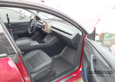 2026 Tesla Model Y Long Range Dual Motor All-Wheel Drive z USA, uszkodzony, nr VIN 7SAYGDED6TA582922